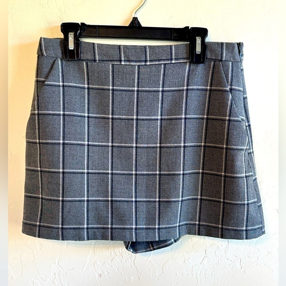 Forever 21 Gray and Black Academia Checked Plaid Skort Sz S